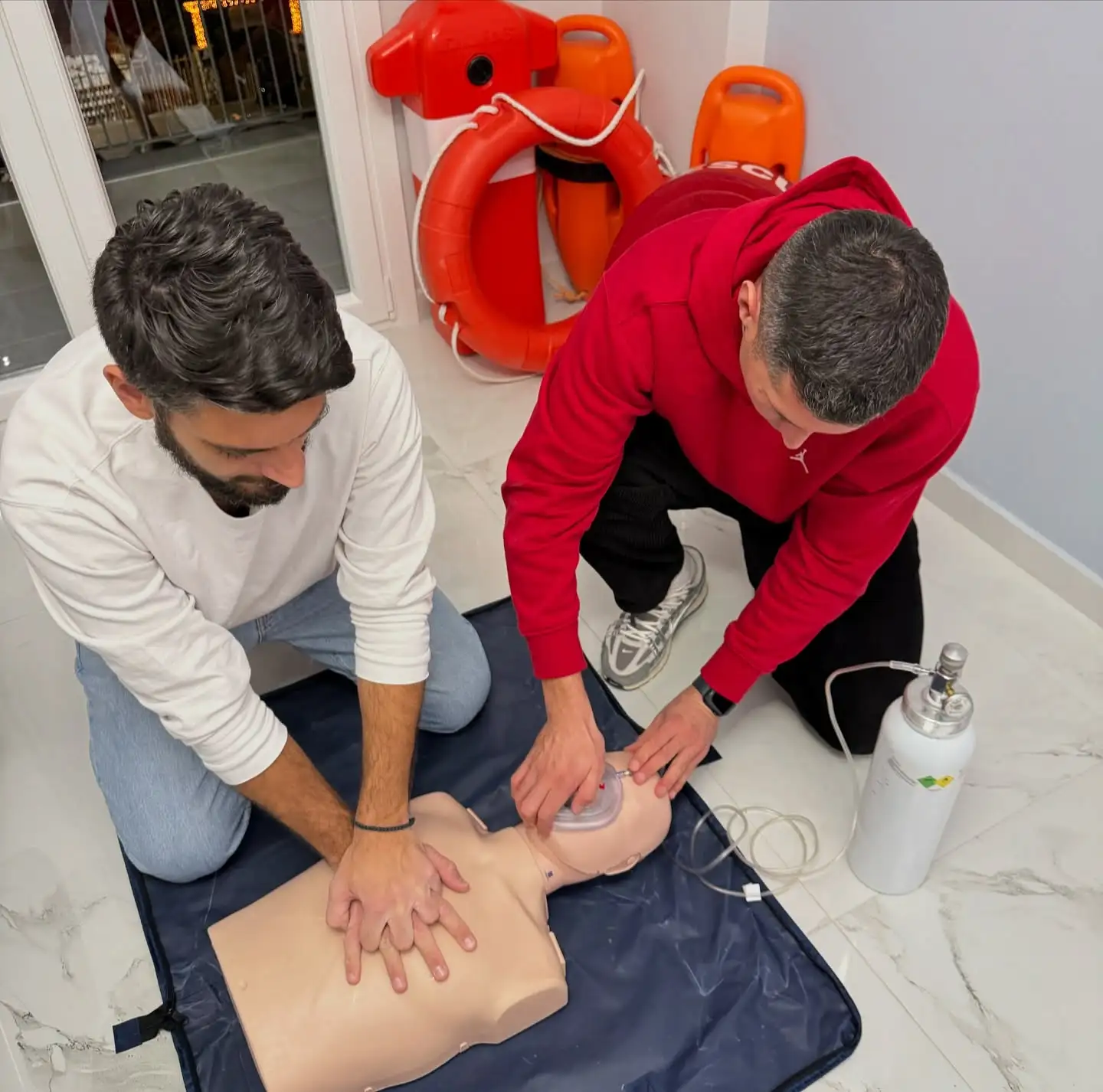 Εκπαίδευση πρώτων βοηθειών και ΚΑΡΠΑ από πιστοποιημένους εκπαιδευτές